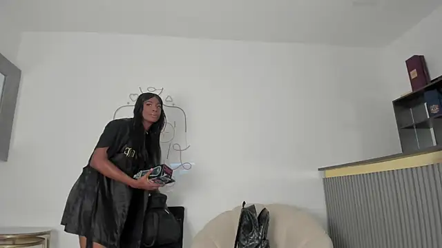 Snapshot of Vero_Lodge chatting on 10.03.25 Vero Lodge online show from 10.03.25