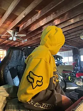 Snapshot of joeycbigcock chatting on 12.02.24 joeycbigcock online show from 12.02.24