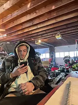 Snapshot of joeycbigcock chatting on 12.03.24 joeycbigcock online show from 12.03.24