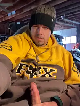 Snapshot of joeycbigcock chatting on 12.04.24 joeycbigcock online show from 12.04.24