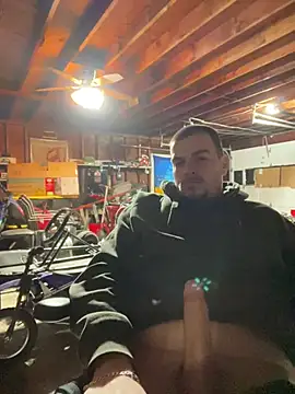 Snapshot of joeycbigcock chatting on 01.01.25 joeycbigcock online show from 01.01.25