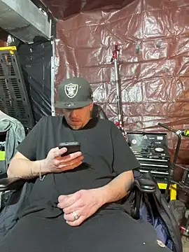 Snapshot of joeycbigcock chatting on 01.25.25 joeycbigcock online show from 01.25.25