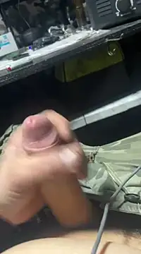 Snapshot of joeycbigcock chatting on 03.05.25 joeycbigcock online show from 03.05.25