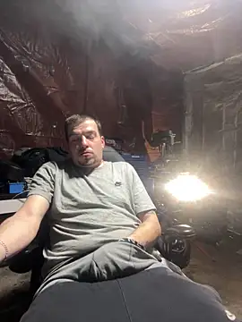 Snapshot of joeycbigcock chatting on 03.06.25 joeycbigcock online show from 03.06.25