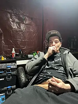 Snapshot of joeycbigcock chatting on 03.13.25 joeycbigcock online show from 03.13.25