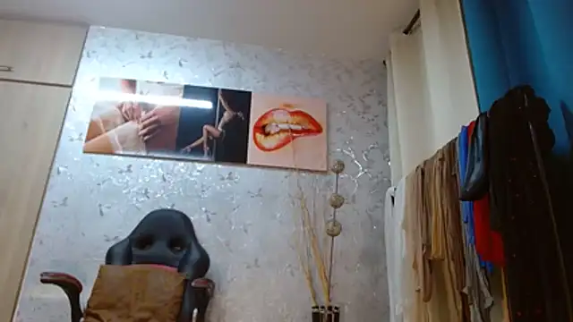 Samantabrown  online show from 02.04.26