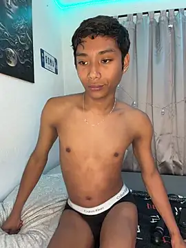 Snapshot of alejo_cute chatting on 05.24.26 alejo cute online show from 05.24.26
