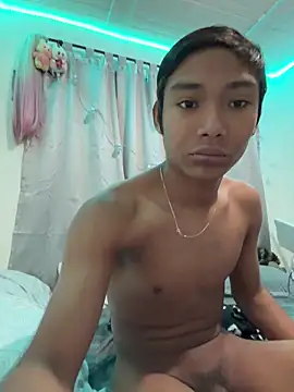 Snapshot of alejo_cute chatting on 06.14.26 alejo cute online show from 06.14.26