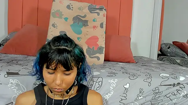 Snapshot of satsu_u chatting on 12.16.24 satsu u online show from 12.16.24