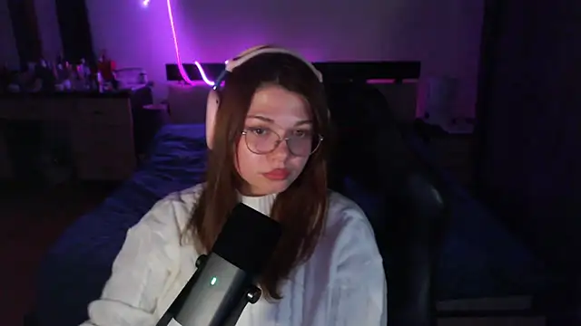 helengilmor online show from 11.17.25