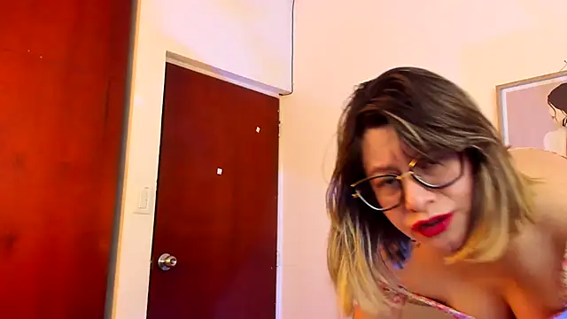 Chanelll Taylorr  online show from 09.27.25