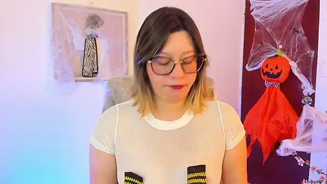 Chanelll Taylorr  online show from 10.10.25