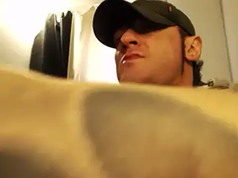 Snapshot of ballardbret chatting on 03.06.25 ballardbret online show from 03.06.25