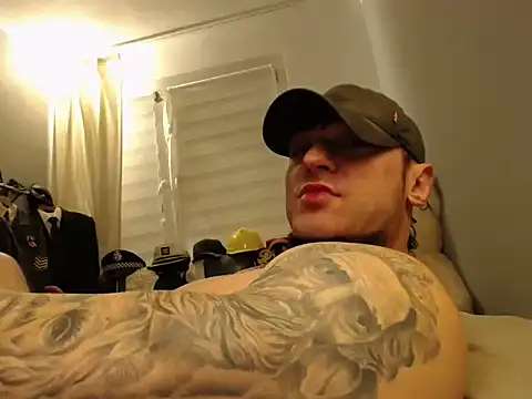 Snapshot of ballardbret chatting on 11.12.25 ballardbret online show from 11.12.25