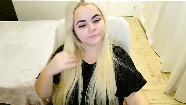 lovely-eyes online show from 12.22.24