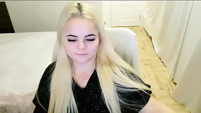 lovely-eyes online show from 12.26.24