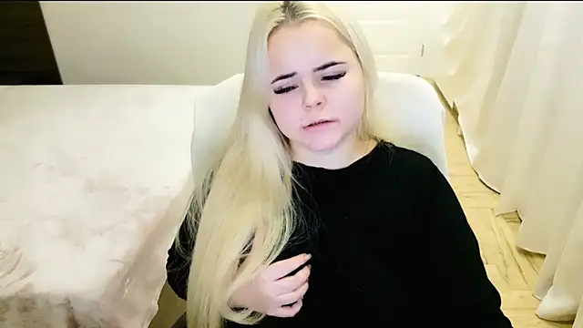 lovely-eyes online show from 12.28.24