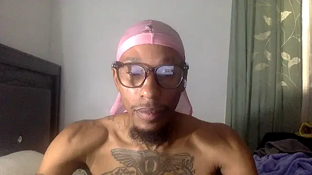 Snapshot of KingDerRico chatting on 10.12.25 KingDerRico online show from 10.12.25