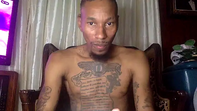 Snapshot of KingDerRico chatting on 10.14.25 KingDerRico online show from 10.14.25