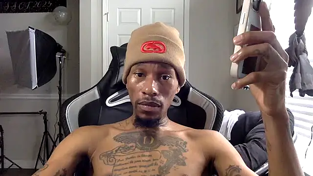 Snapshot of KingDerRico chatting on 02.05.26 KingDerRico online show from 02.05.26