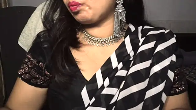 Snapshot of Gulaboo_bhabi chatting on 06.17.26 Gulaboo bhabi online show from 06.17.26