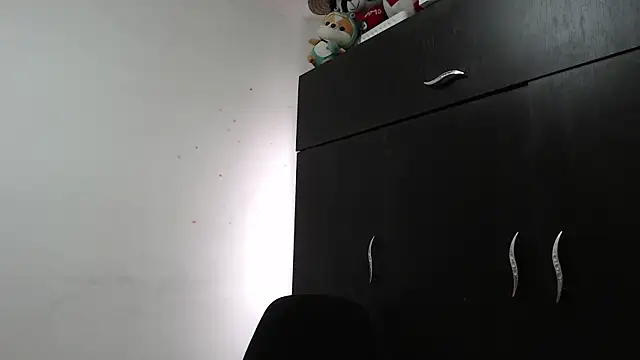 Snapshot of Zoe--khalL chatting on 11.29.25 Zoe--khalL online show from 11.29.25