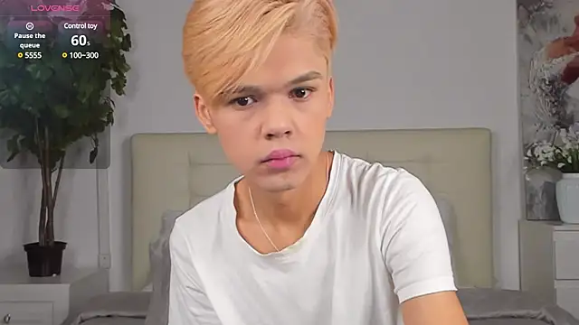 Felix Rey online show from 02.06.25