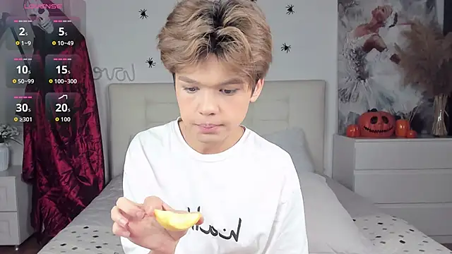 Felix Rey online show from 10.30.25