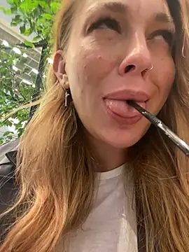 Snapshot of Sweet___Emily chatting on 12.11.24 Sweet   Emily online show from 12.11.24