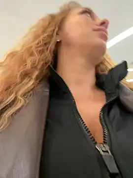 Snapshot of Sweet___Emily chatting on 12.23.24 Sweet   Emily online show from 12.23.24