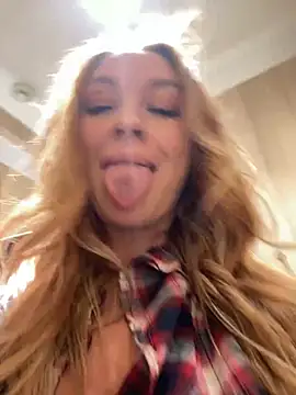 Snapshot of Sweet___Emily chatting on 12.25.24 Sweet   Emily online show from 12.25.24