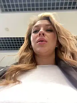 Snapshot of Sweet___Emily chatting on 01.10.25 Sweet   Emily online show from 01.10.25