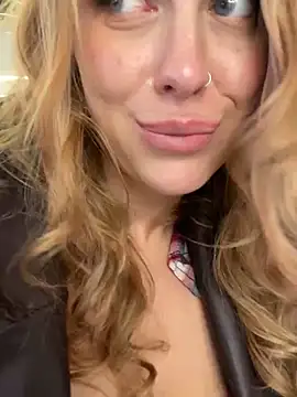 Snapshot of Sweet___Emily chatting on 01.28.25 Sweet   Emily online show from 01.28.25