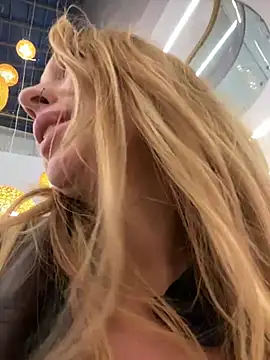 Snapshot of Sweet___Emily chatting on 02.04.25 Sweet   Emily online show from 02.04.25