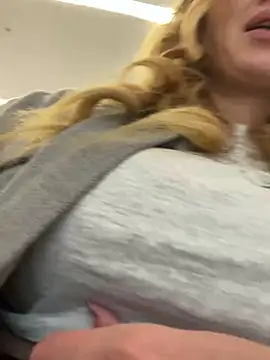 Snapshot of Sweet___Emily chatting on 09.18.25 Sweet   Emily online show from 09.18.25