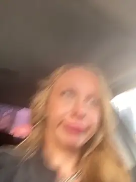 Snapshot of Sweet___Emily chatting on 10.07.25 Sweet   Emily online show from 10.07.25