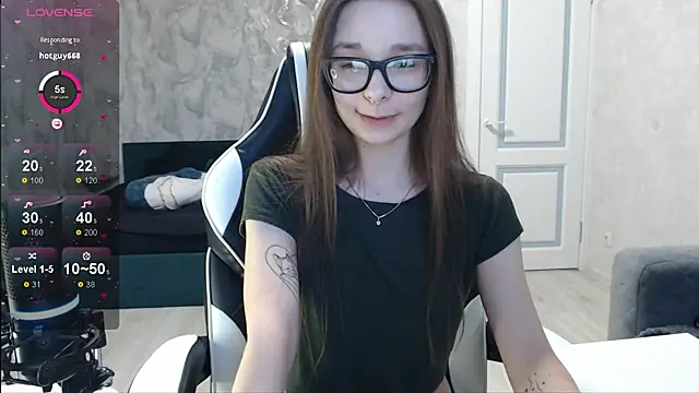 Snapshot of Amarieni chatting on 02.06.25 Amarieni online show from 02.06.25