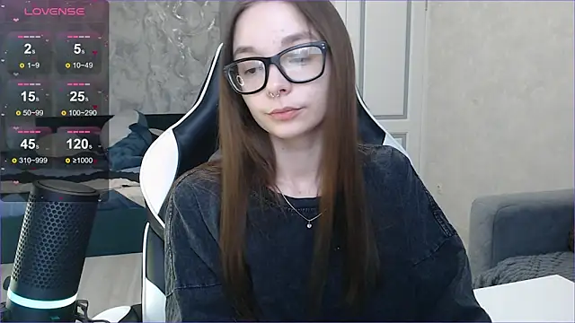 Snapshot of Amarieni chatting on 02.27.25 Amarieni online show from 02.27.25