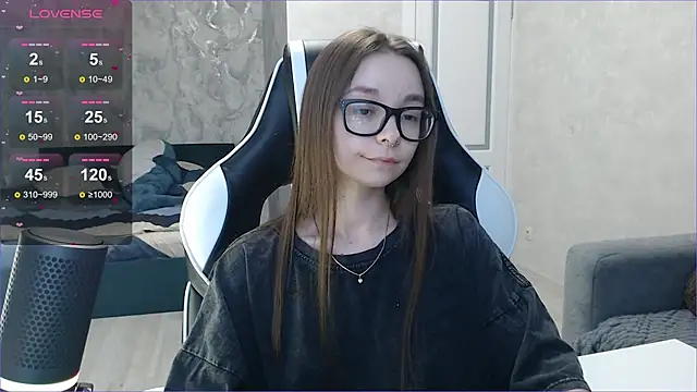 Snapshot of Amarieni chatting on 02.27.25 Amarieni online show from 02.27.25