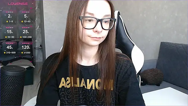 Snapshot of Amarieni chatting on 03.08.25 Amarieni online show from 03.08.25