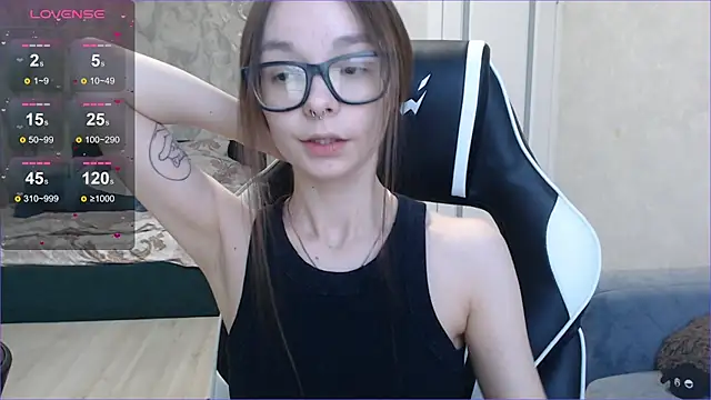 Snapshot of Amarieni chatting on 03.18.25 Amarieni online show from 03.18.25