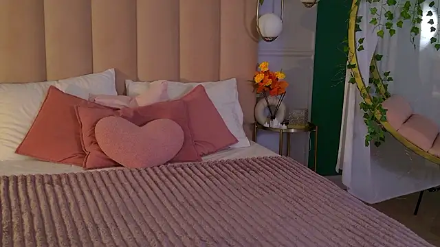 Eva Natsumi online show from 12.02.24