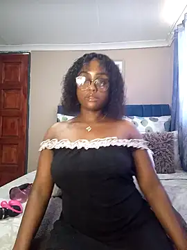 Snapshot of Queen-Chocolate chatting on 01.30.25 Queen-Chocolate online show from 01.30.25