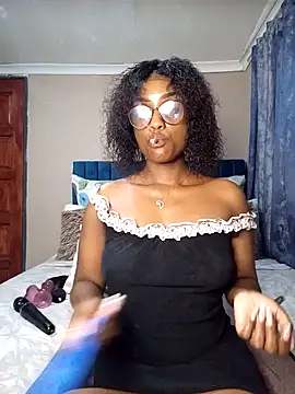 Snapshot of Queen-Chocolate chatting on 01.31.25 Queen-Chocolate online show from 01.31.25