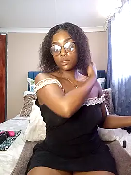 Snapshot of Queen-Chocolate chatting on 01.31.25 Queen-Chocolate online show from 01.31.25