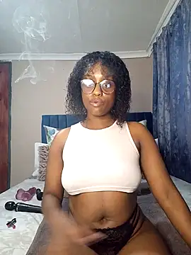 Snapshot of Queen-Chocolate chatting on 02.01.25 Queen-Chocolate online show from 02.01.25