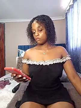 Snapshot of Queen-Chocolate chatting on 02.02.25 Queen-Chocolate online show from 02.02.25