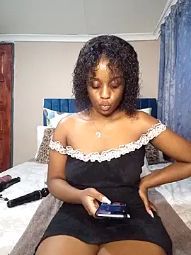 Snapshot of Queen-Chocolate chatting on 02.02.25 Queen-Chocolate online show from 02.02.25