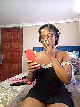 Snapshot of Queen-Chocolate chatting on 02.16.25 Queen-Chocolate online show from 02.16.25