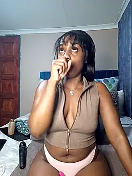 Snapshot of Queen-Chocolate chatting on 03.02.25 Queen-Chocolate online show from 03.02.25